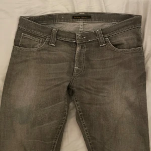 Nudie Jeans - Sjukt feta nudie jeans i väldigt bra skick! Inga defekter! Storlek 31/34! Skriv pm vid funderingar!