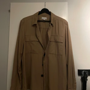 These Glory Days Overshirt - Säljer denna feta overshirten från These Glory Days! Knappt använd, nyskick!! Storlek S sitter som M! Pm vid funderingar!