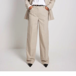 Nakd byxot - Helt nya. Nypris 699kr. Bättre material