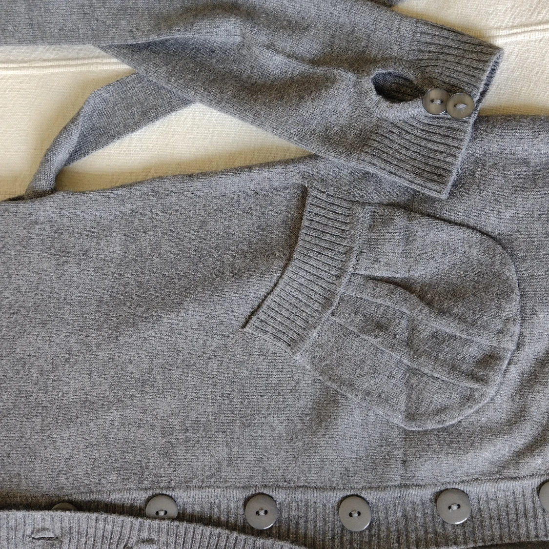 Grå mjuk finstickad kofta/tröja - storlek 8 (XS) - 4
