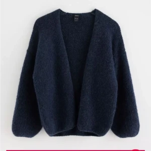 Kofta - Superfin kofta från Lindex i mörkblått. Koftan är i bra skick och har bara använts några gånger💓