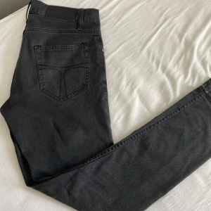 Tiger of Sweden jeans - Ett par oanvända Slim tiger of Sweden jeans, skick - 9/10 knappt andvända. W29 L32. Sitter bra på och sköna att bära. Kontakta i intresse av byte!