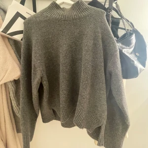 Stickad tröja - Supersnygg stickad tröja, använd en gång!