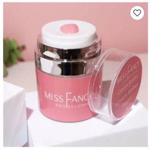 Builder gel  - Builder gel från Missfancy i färgen Cherry sorbet, endast använd till ett set korta naglar, 30g. Nypris 329kr