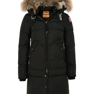 Vinter jacka från parajumper   - Köpte jackan för ett år sen och använts ett fåtal gången. Den är i god skick och köptes för 10 000  och säljs för 5 500 vid snabbafär 5 000