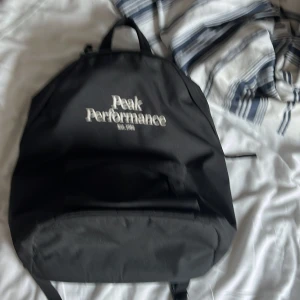 Peak performance ryggsäck  - Skicket är som i nyskick. 