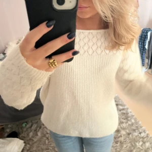 Stickad tröja - Fin stickad tröja med lite mönster❤️