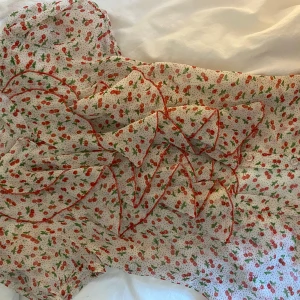 Blus med volanger  - Blus med volanged