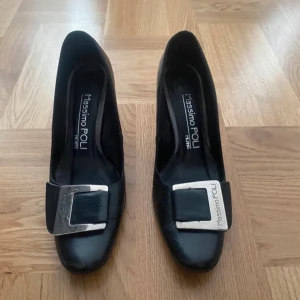 Vintage kitten heels - Vintage kitten heels från massimo poli, milano. Storlek 38.  Skriv för frågor.