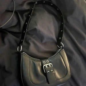 Axelväska - Jättefin axelväska i perfekt skick