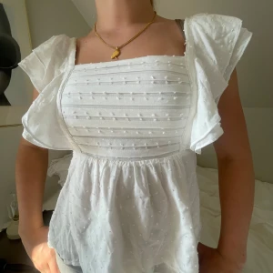 Söt topp - Säljer denna super söta blusen❤️🥰😘💗