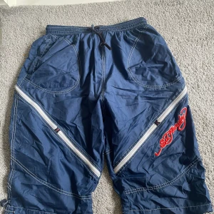 Ed hardy shorts - Aldrig använda. Justerbara i midjan