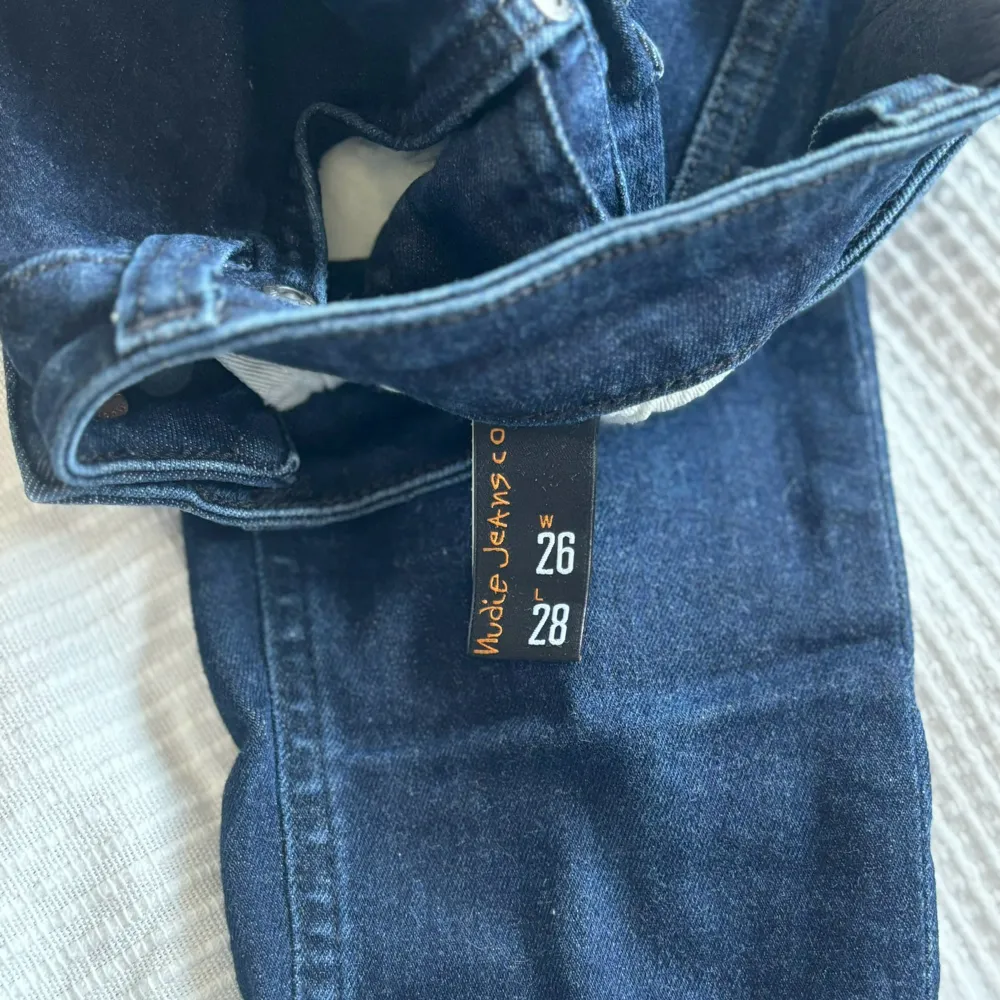 NUDIE JEANS , Använd fåtal gånger, bra skick, säljer för att den inte passar och behöver pengar snabbt.. Jeans & Byxor.