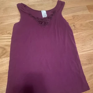 Gulligt lila linne💕 - Lila linne med spets💕bra skick