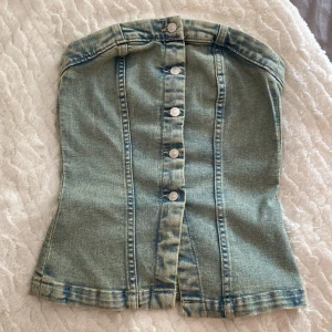 Jeanstopp - Säljer denna jeans topp från HM. Använd 1 gång. 
