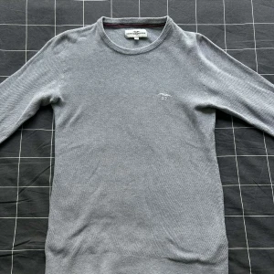 Tunn Stickad tröja  - Väldigt tunn stickad tröja i nyskick 