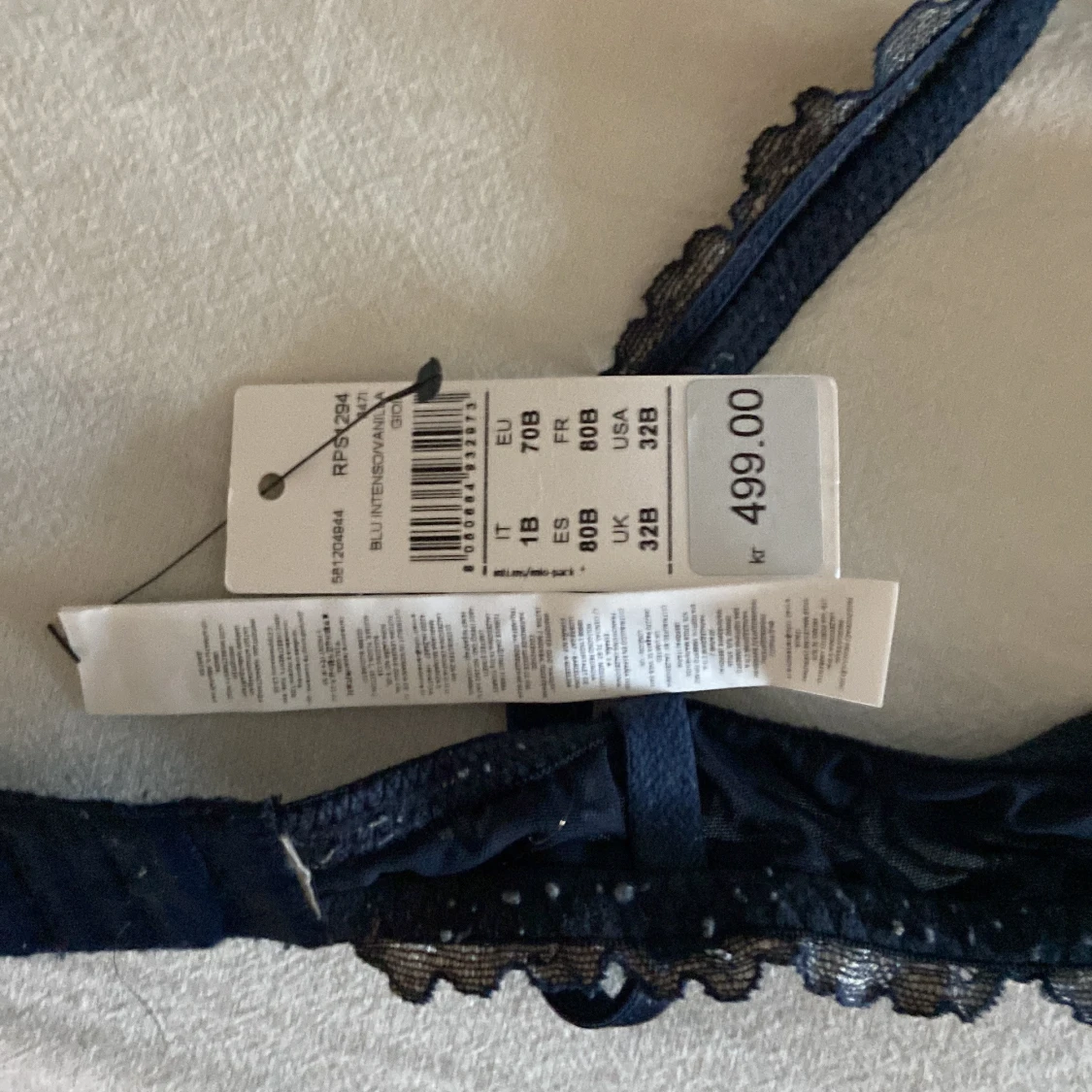 Mörkblå spetsbehå från Intimissimi - 91