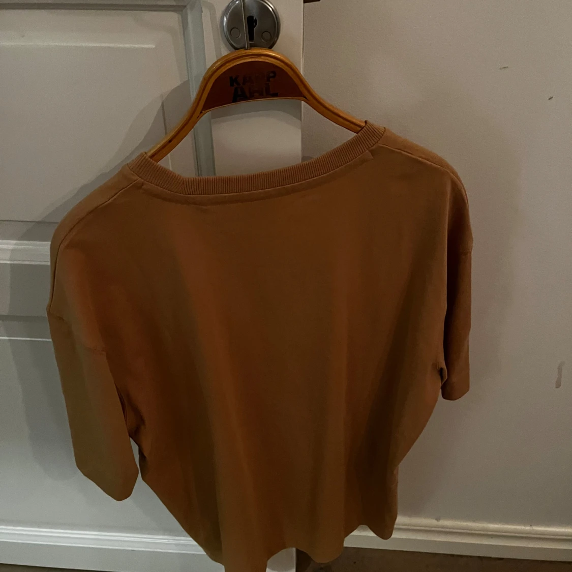 Brun kortärmad tröja från GANT - 1