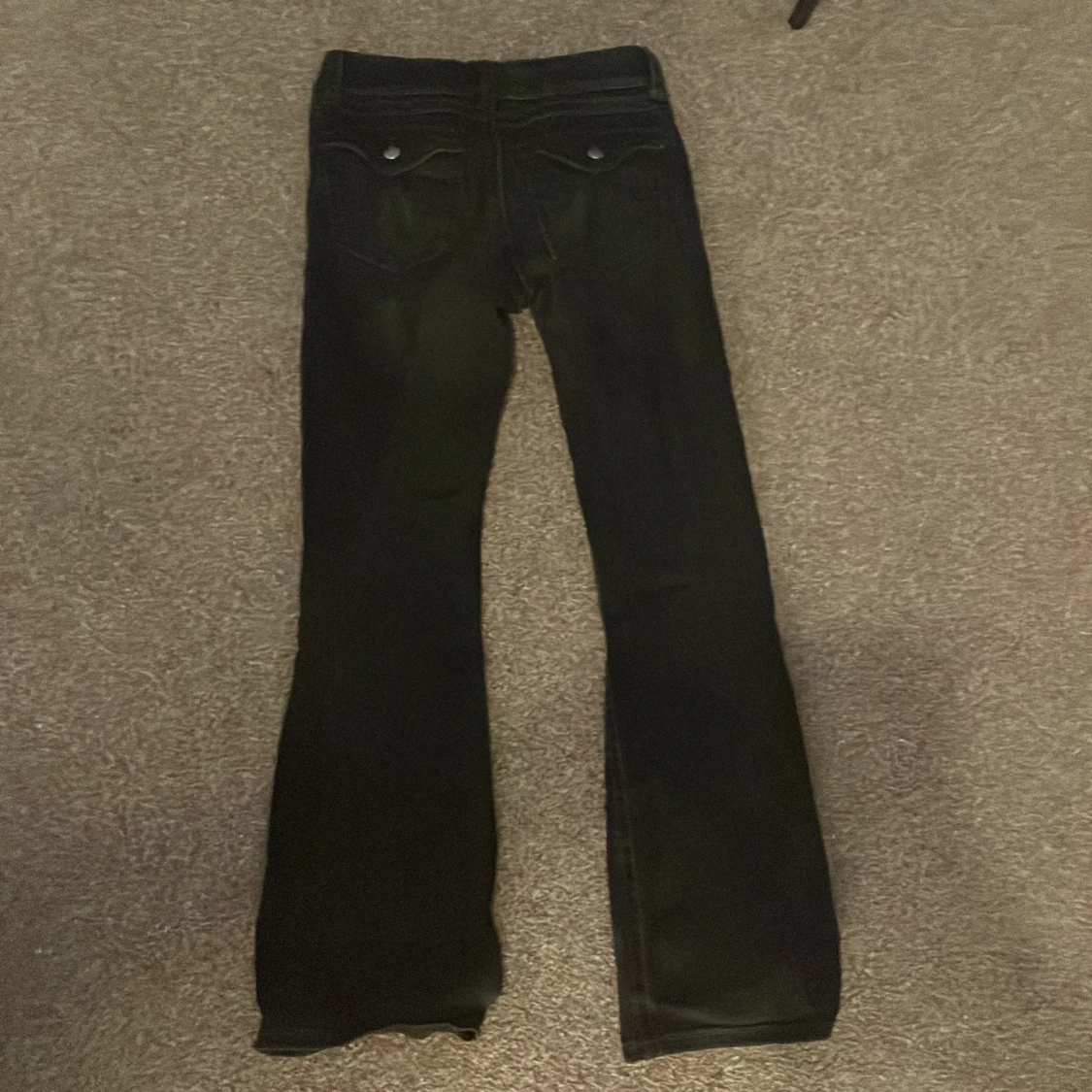 Svarta bootcut jeans från Gina Tricot - 2