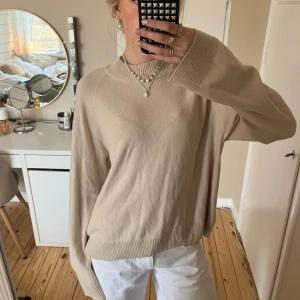 Ulltröja Wera - Skitsnygg och stilren ulltröja från märket Wera💕använd men i mycket gott skick! Nypris 799kr