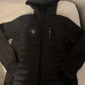 Svart dunjacka från sailracing - Sail racing jacka storlek S skriv för fler bilder 