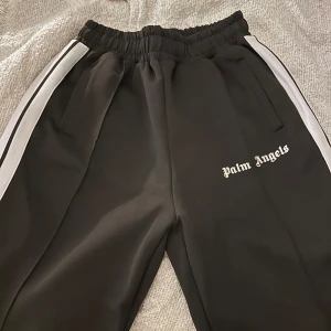Palm angels shorts  - Använd fåtal gånger, nyskick! Storlek M (passar nog L också) 