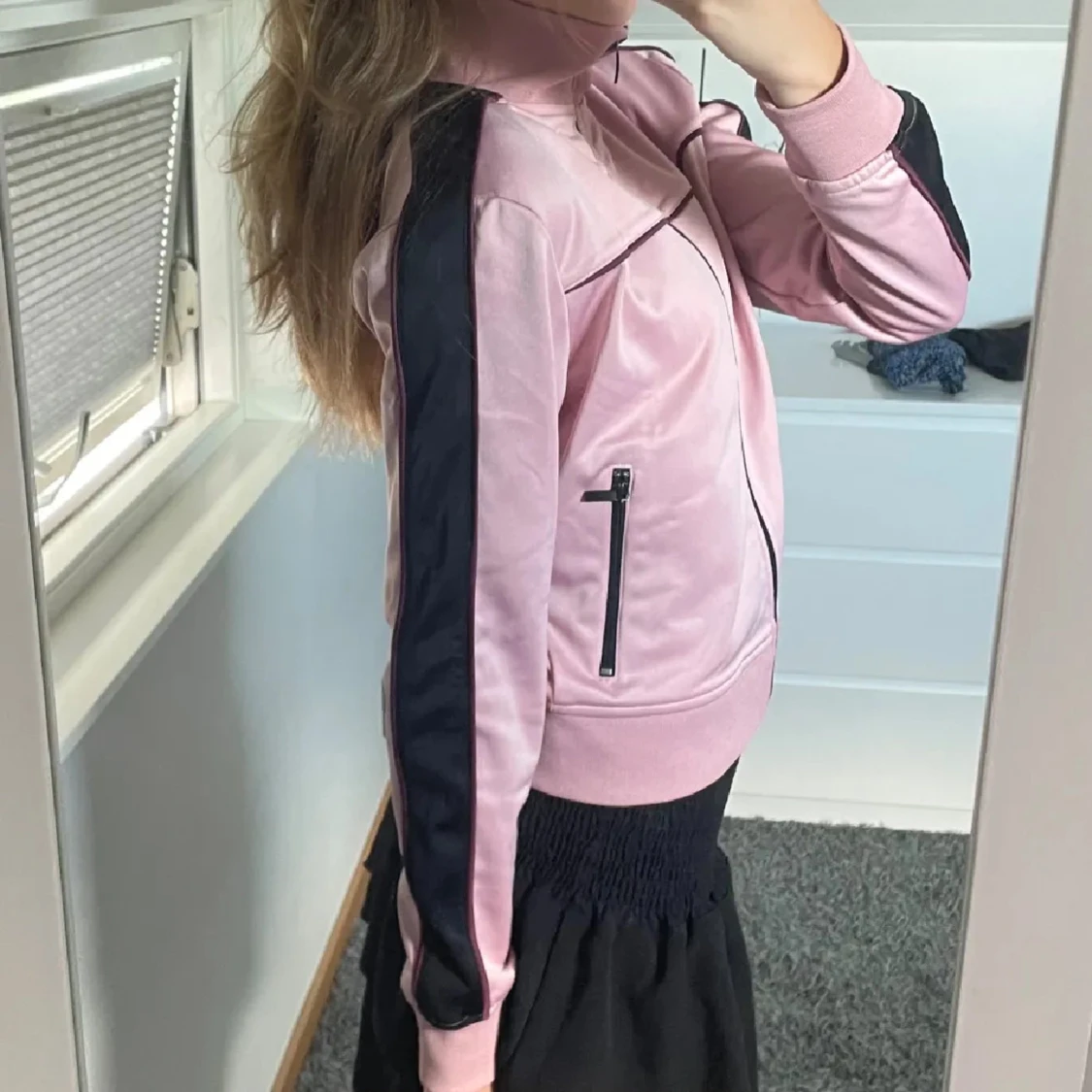 Rosa jacka med svarta detaljer - 3