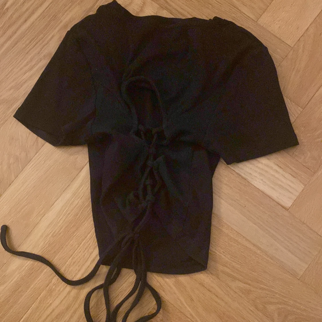 Svart topp med snörning från FB Sister - 1