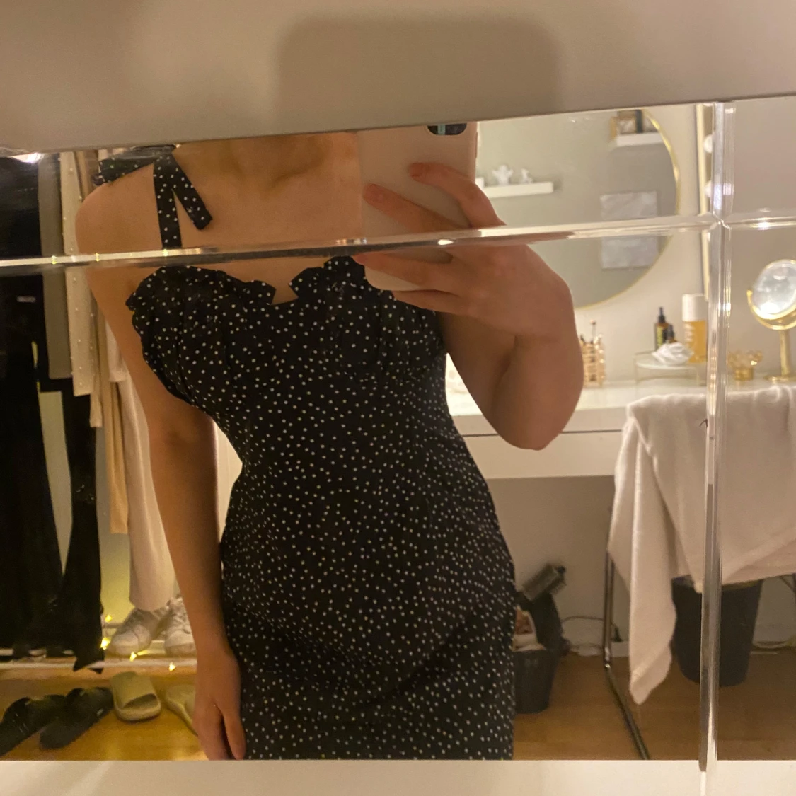 Svart prickig klänning - 2