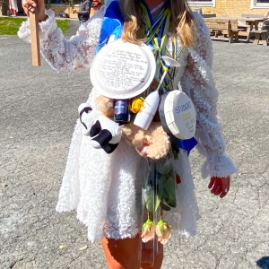 Studentklänning  - Säljer min fantastiska studentklänning som jag tyckte om så mycket då den nu bara hänger i garderoben…