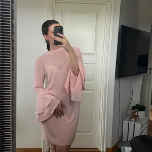 Rosa klänning - 🌸Rosa volangärmsklänning 🌸