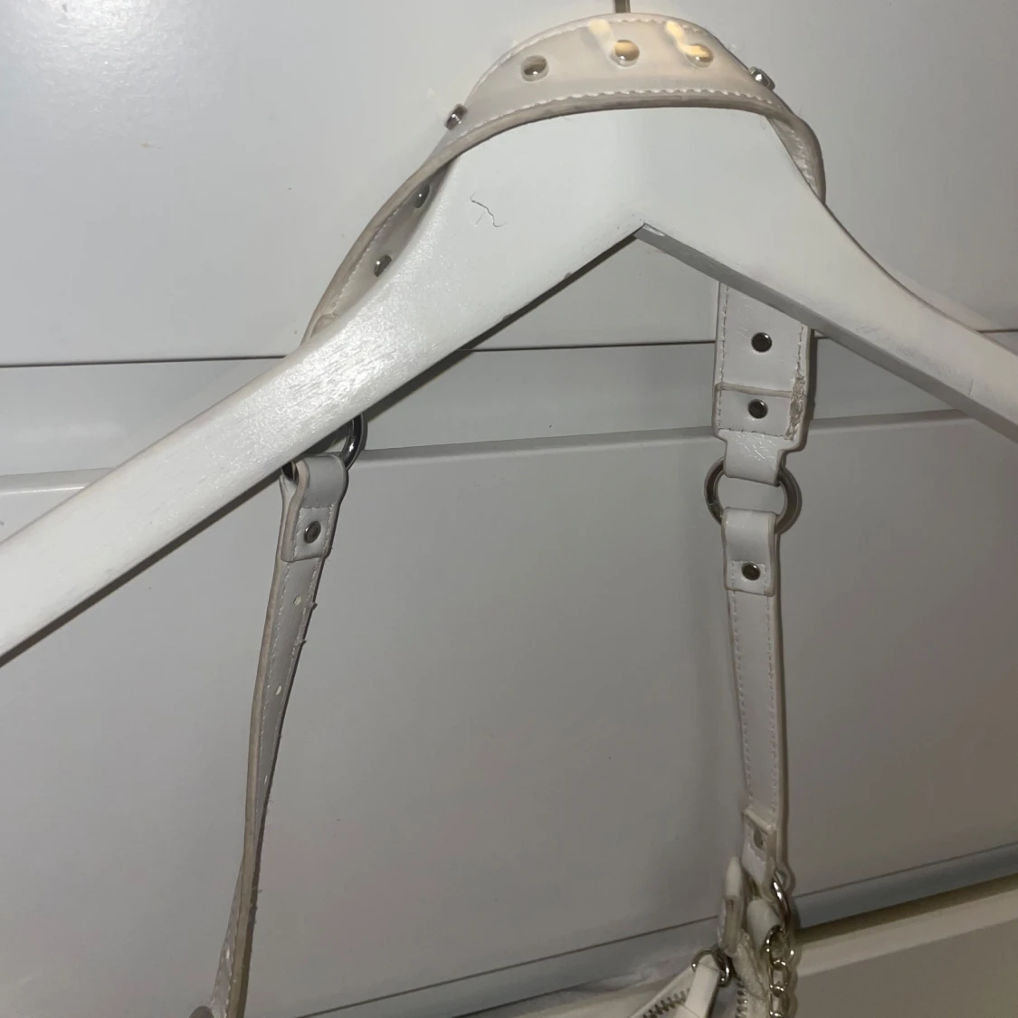 Vit axelväska med kedjedetalj - 3