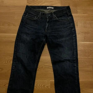 Acne studios jeans - Tja! Säljer nu dessa feta raka acne jeans på grund av att de ej kommer till användning! - Skick: 8/10 - Modell: Vet ej - Storlek: står 31/34 men passar typ 30/30! - Tveka ej på att skriva vid eventuella frågor!! Mvh Lucas