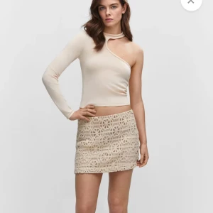 Beige virkad kortkjol - Såååå fin aldrig använd 