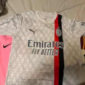 Säljer lite av min samling!  - Skriv om du är intresserad allt är nyskick! Storlek M-S