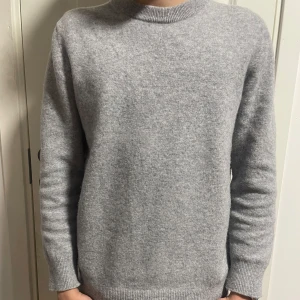 Kashmir tröja - Kashmir tröja från GardeGrisch, Skick är 8/10. Helt felfri och passar er som är 165-170. Hör av er vid fler frågor och funderingar!!