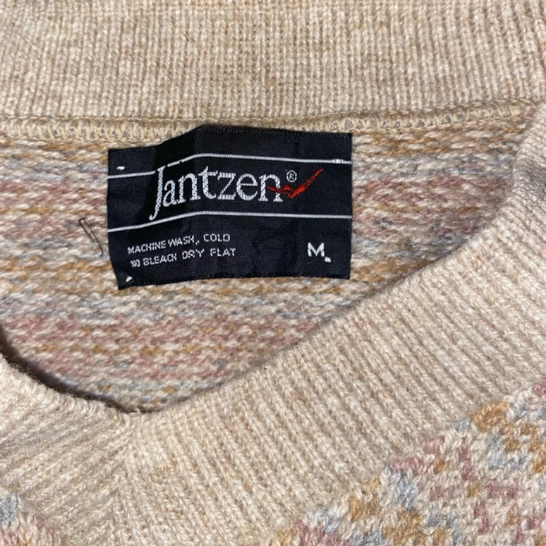 Beige stickad tröja med mönster - 4