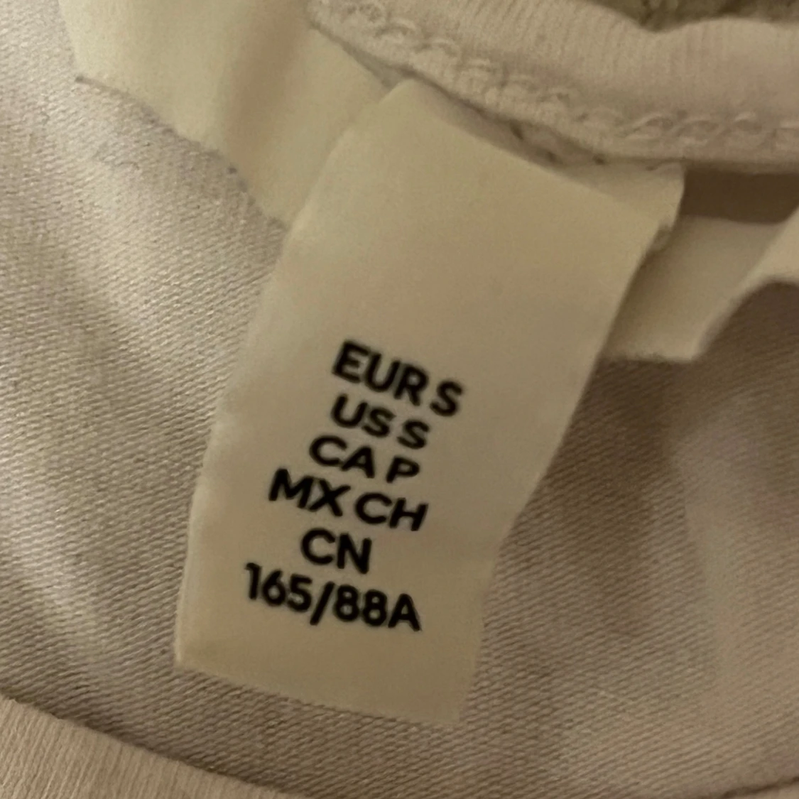 Vit topp med spetsärmar - 92