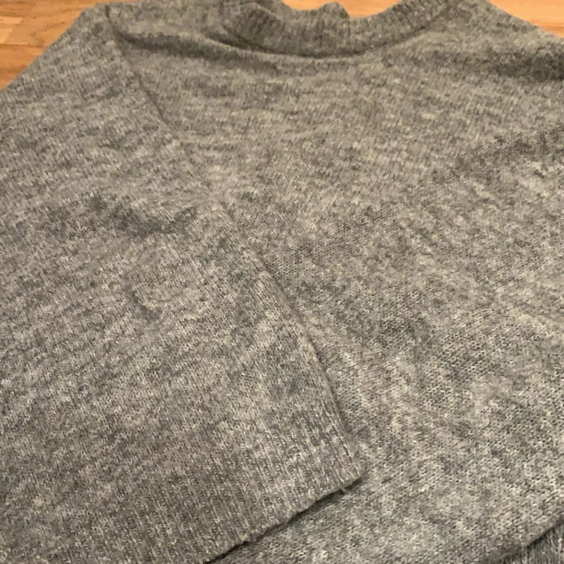 Grå stickad tröja  - 90
