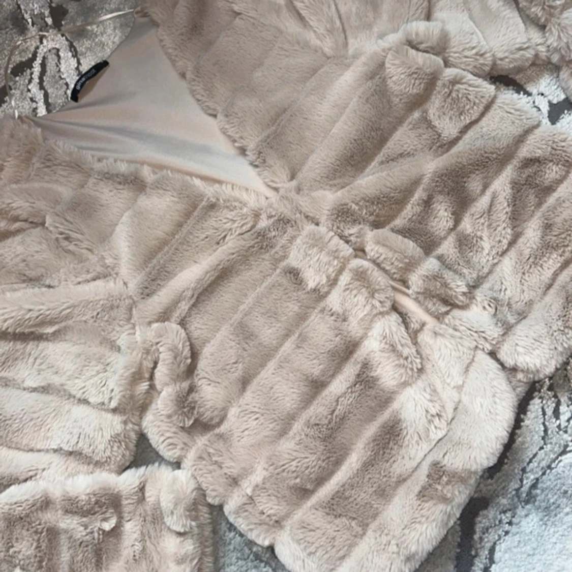 Beige pälsjacka - 90