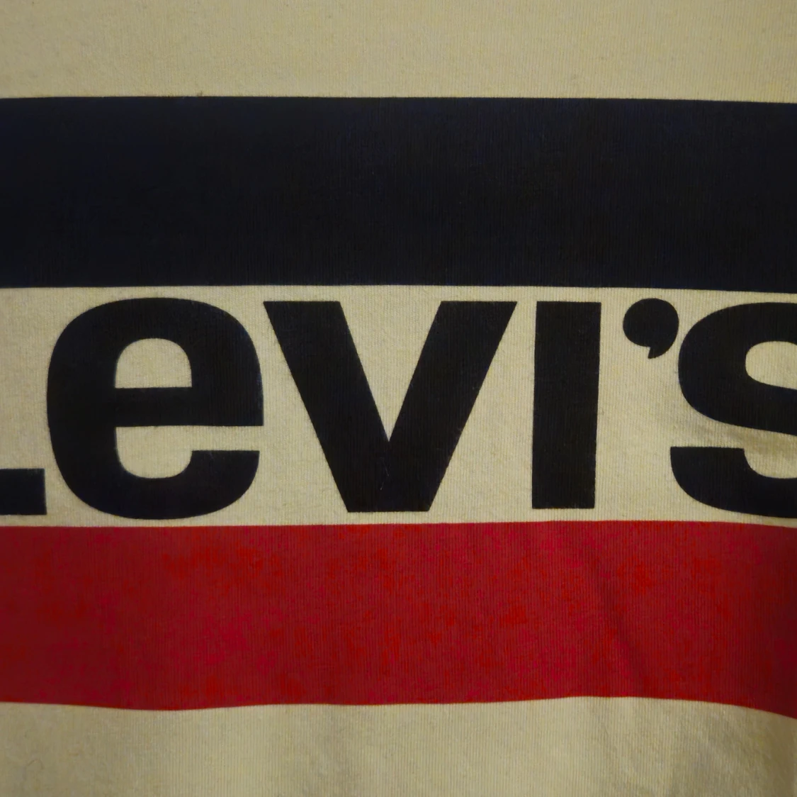 Vit levi's tröja  - 92