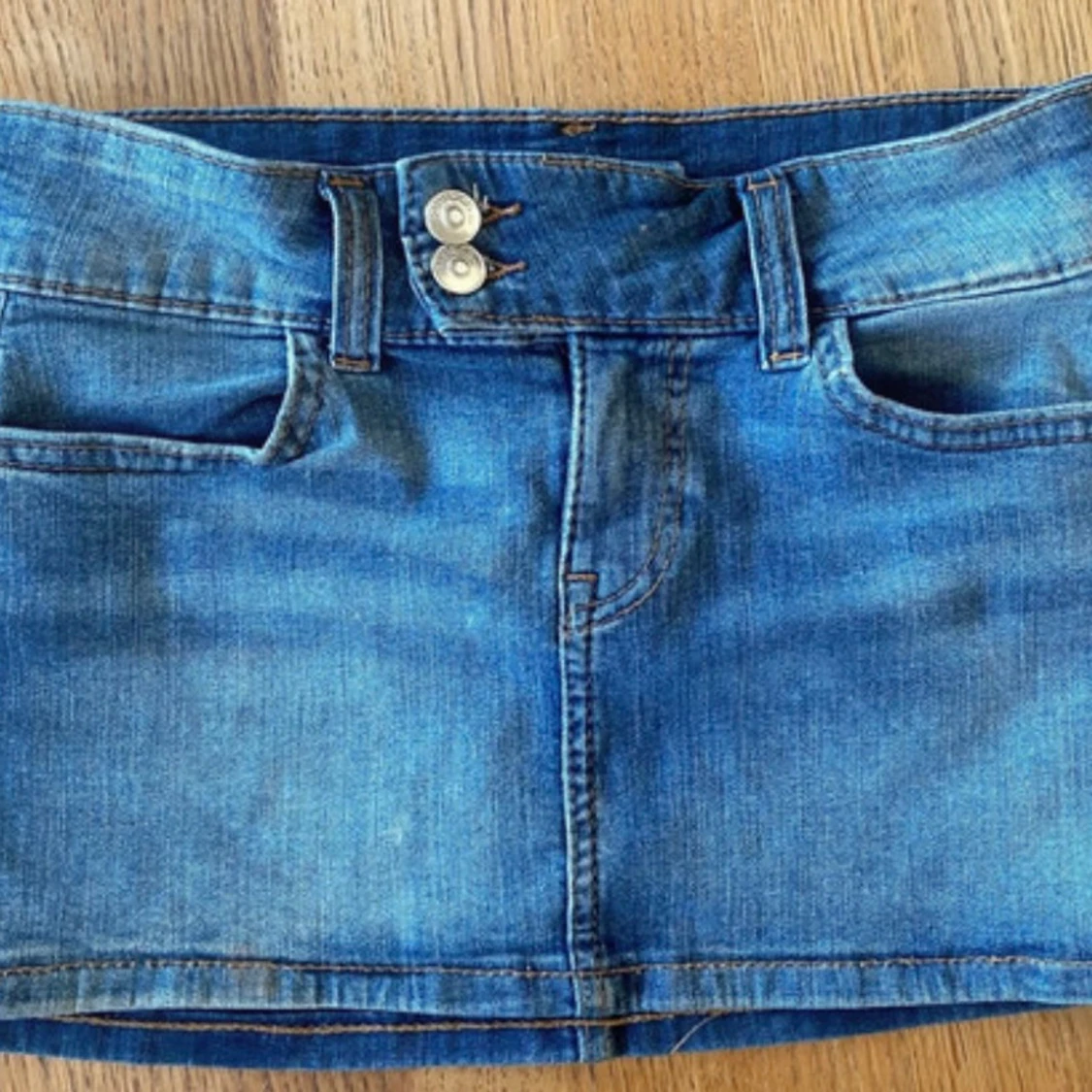 Blå jeanskjol från H&M Divided - 90