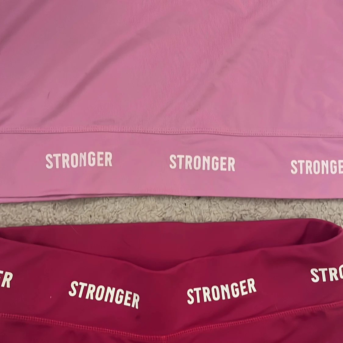 Rosa träningsset från Stronger🌸🏋🏼‍♀️ (priset inkluderar båda plaggen) - 91