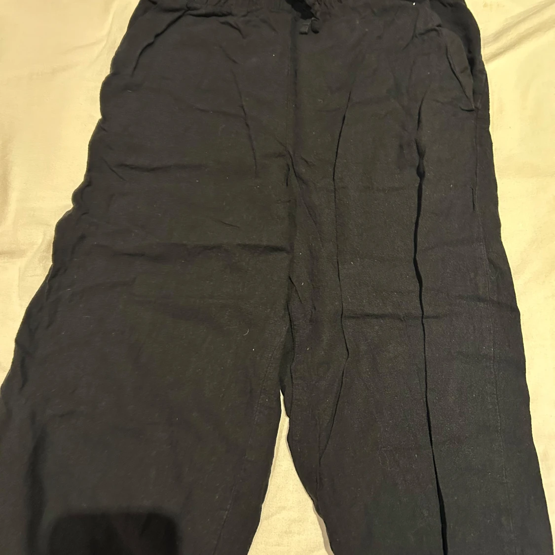 Svarta byxor med dragsko - 91