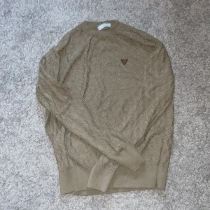 Green guess shirt  - Använder inte den längre därför säljs den