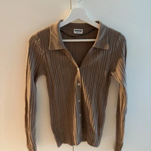 Stickad tröja🤎 - Fin tröja från NoisyMay🤎