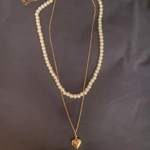 Dubbelhalsband - Snyggt dubbelhalsband från H&M använt typ en gång💝💝