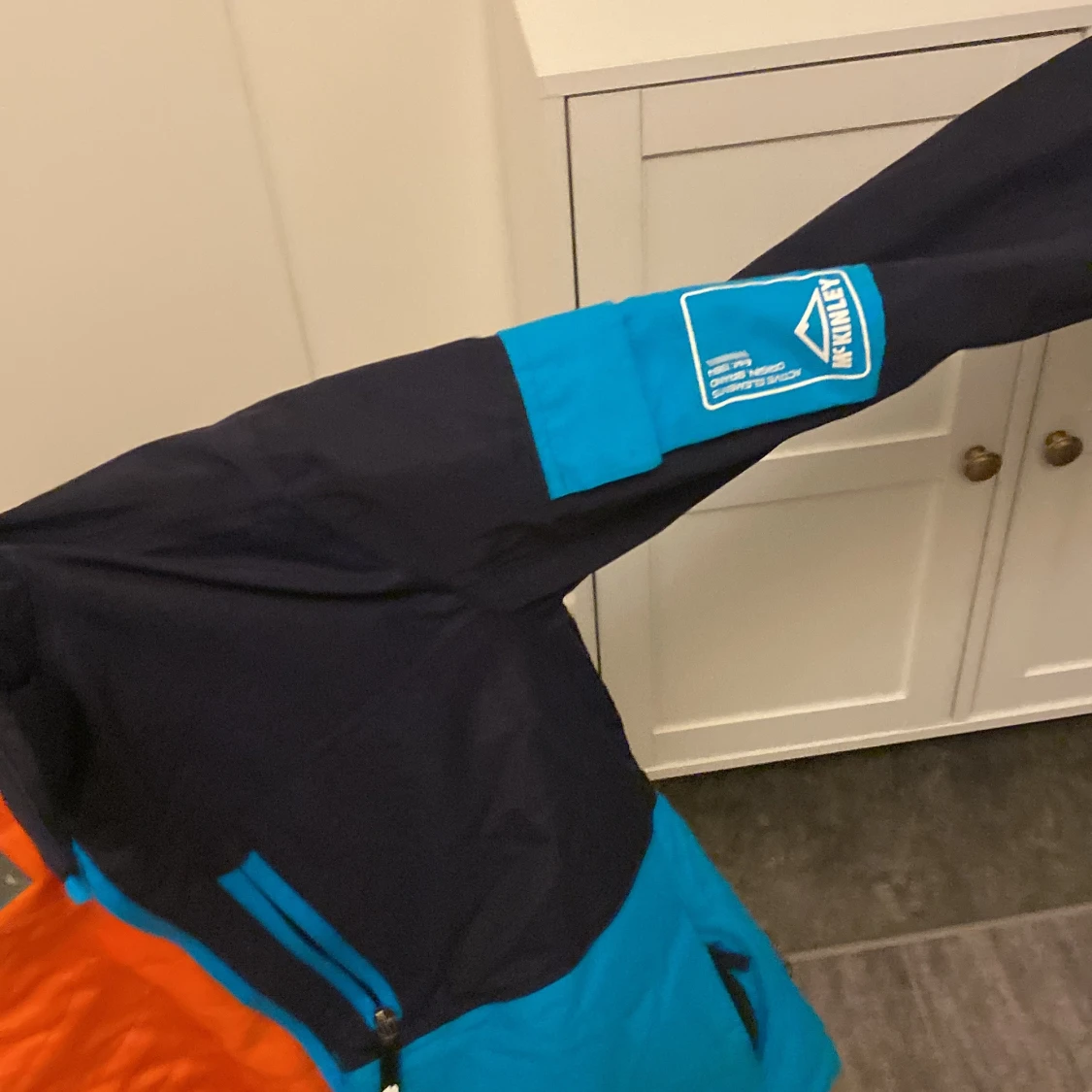 Blå och svart jacka från McKinley - 93