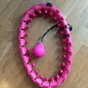 Tränings ”rockring”  - En ”rockring” med löstagbara fästen för att kunna ändra storlek. Sitter en vikt längst ut med okänd vikt. 