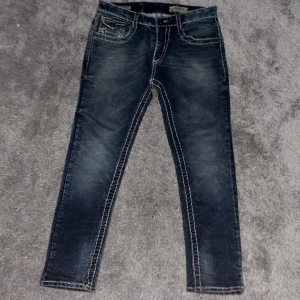 Mörkblå trues - Riktigt feta trues, sjuk stitching. Nån av mina favvo jeans